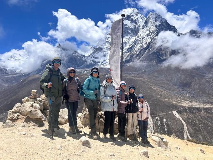 Seven Welham Girls’ School Students with two teachers expeditioned Everest Base Camp