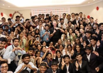 Brett Lee visits TEACH to Champion Higher Edu for Deaf & Hard of Hearing Youth