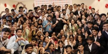 Brett Lee visits TEACH to Champion Higher Edu for Deaf & Hard of Hearing Youth
