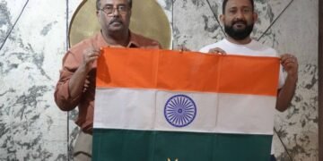 ‘Flag Man’ spreads awareness on respectful handling of the Tiranga (the National Flag)