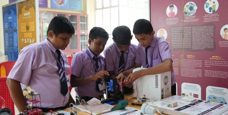 Shree Refrigerations Funds STEM Education infra under CSR at Karad and Devrukh in Maharashtra